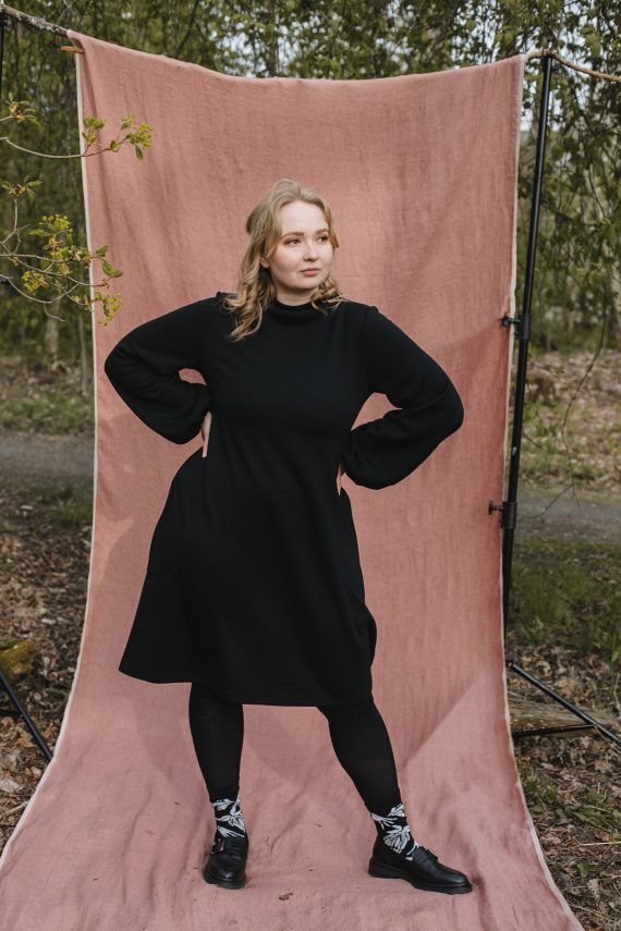 MYY merinovillamekko, Kaarna musta - Image 2